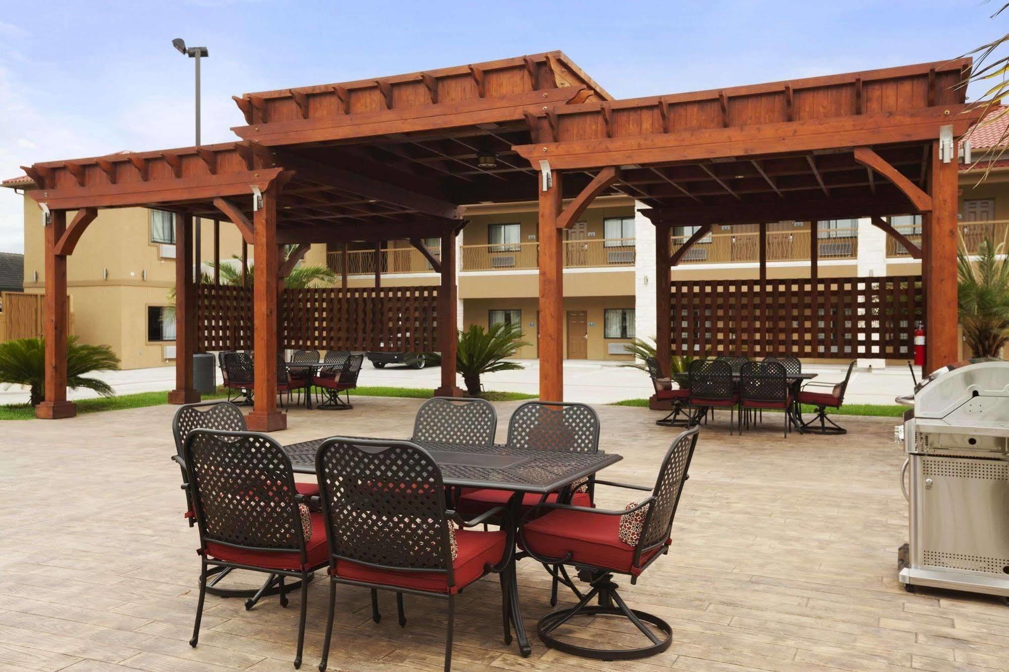 Days Inn & Suites By Wyndham Houston North-Spring Westfield Exteriör bild